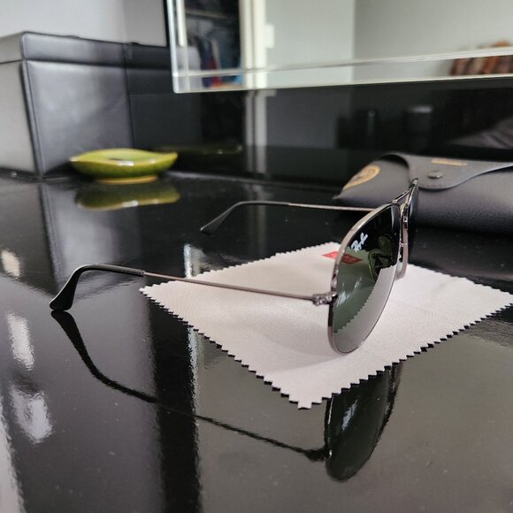 Ray-Ban Aviators - Picture 3 of 4